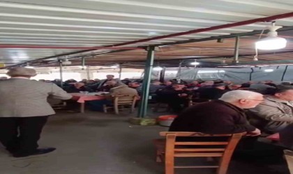 Başkan adayı konuşurken onlar oyunu bırakmadı, o anlar sosyal medyada ilgi odağı oldu