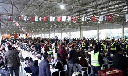 Başkan Akay: “Ramazanda aşımızı paylaşıyoruz, iftar sofralarımızda buluşuyoruz”