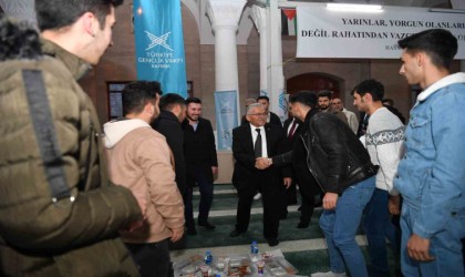 Başkan Büyükkılılç; iftar programında gençlerle, teravihin ardından da vatandaşlarla buluştu