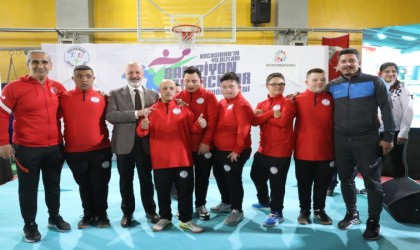 Başkan Çolakbayrakdar, dünya ikincisi olan kocasinanın özel sporcusunu tebrik etti