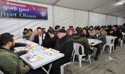 Başkan Kurt ilk iftarını Büyükdere Mahallesindeki iftar çadırında yaptı