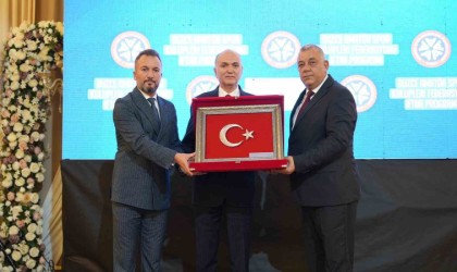 Başkan Özlüye spor camiasından plaket
