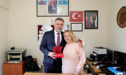 Başkan Sandaldan 24 muhtara teşekkür plaketi