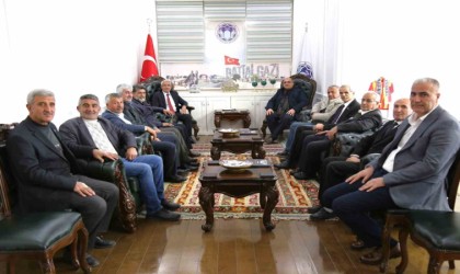 Battalgazi Muhtarlar Derneğinden Başkan Güdere teşekkür plaketi