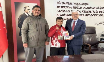 Burhaniyenin gururundan Başkan Devecilere ziyaret