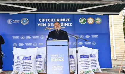 Büyükşehirden besiciye yem desteği