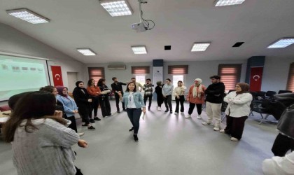 Çağrı merkezi hizmetleri öğrencilerine iletişim becerilerinde eğitimi