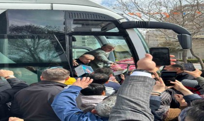 Cumhurbaşkanı Erdoğan çocuklara hediye dağıttı