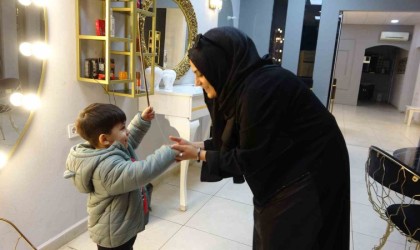 Depremzede kadın devlet desteğiyle yıkılan iş yerini ayağa kaldırdı