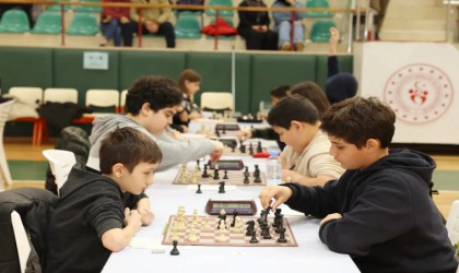 Derincede satranç şöleni