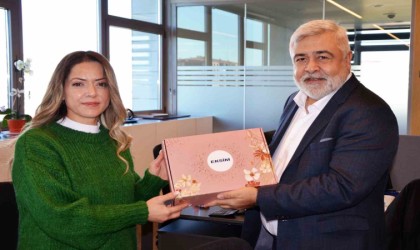 Dicle Elektrikten kadın çalışanlarına jest