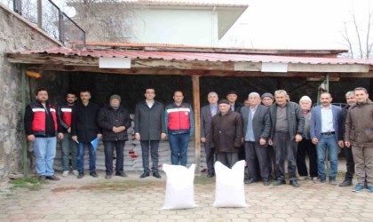 Domaniçte 43 üreticiye yüzde 50 hibeli 4 bin 350 kilo nohut tohumu dağıtıldı