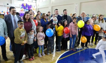 Down sendromlu çocuklar farkındalık günü etkinliğinde doyasıya eğlendi