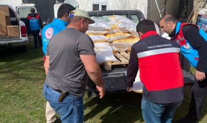 Dumlupınarda hasat edilen buğdaydan elde edilen un ihtiyaç sahiplerine dağıtıldı