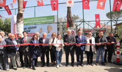 Efeler Belediyesi Umurlu Mahallesindeki halı sahayı hizmete açtı