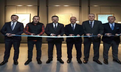 Eskişehir Valisi Hüseyin Aksoy, Hiç in Yolculuğu Hat Sergisinin açılışını gerçekleştirdi