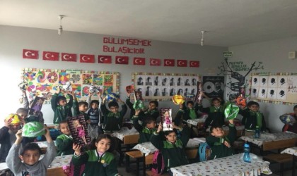 Eskişehirde toplanan oyuncaklar Vandaki miniklere yollandı
