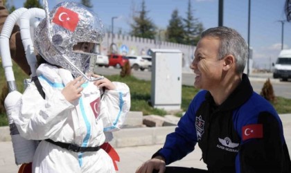 Gezeravcı: “Türk halkının hak ettiği birçok mutluluk daha var”