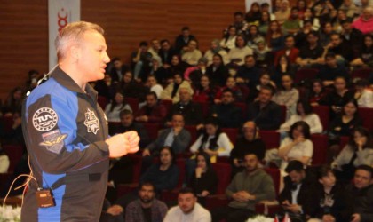 Gezeravcı: Zor imkanlarla geleceğe yatırım yapan devletimize minnettarım