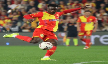 Göztepede Dennis, ilk 11e yerleşti