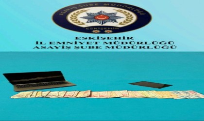 Hırsızlık yaparken polis tarafından suçüstü yakalandı