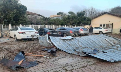 Hortum sebebiyle üzerine güneş paneli düşen otomobildeki çocuk yaralandı