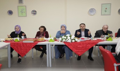 İftar sofrasında huzurevi sakinleriyle buluştu