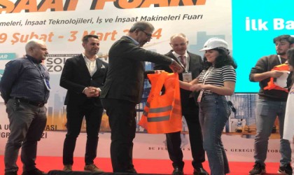 “İlk Baretim-İlk Yeleğim” projesinde öğrencilere yelek ve baretler teslim edildi