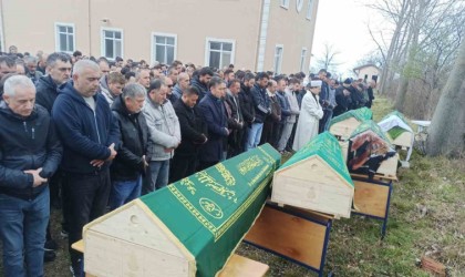 İstanbulda kazada ölen 5 kişilik aile Samsunda toprağa verildi