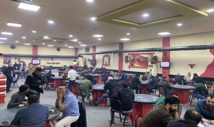 İzmirde kumar baskını: 83 kişi yakalandı