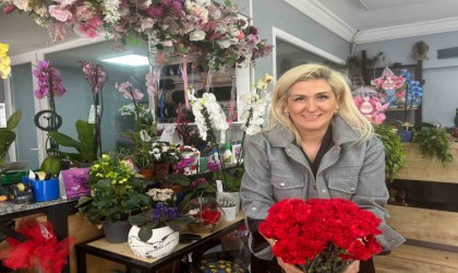 Kadınlara bir hediye vermek isteyenlerin tercihi çiçek oldu
