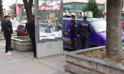 Kayseride DEM Partinin seçim aracı kurşunlandı