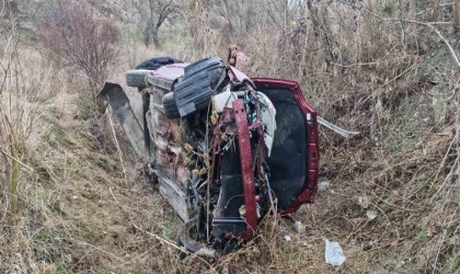 Kontrolden çıkan otomobil dere yatağına uçtu: 4 yaralı