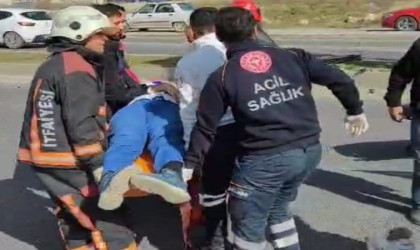 Kontrolden çıkan otomobil refüje çarptı: 1 ağır yaralı