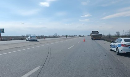 Konyada otomobil tıra arkadan çarptı: 2 yaralı