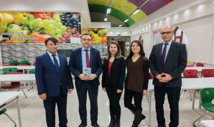 Küçük yazarlar ilk eserlerini imzaladı