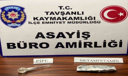 Kütahyada zehir tacirlerine darbe: 8 kişi yakalandı