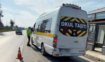 Manisada 2 okul servisi daha trafikten men edildi