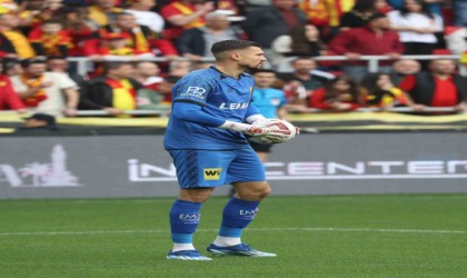 Mateusz Lis, kalesine duvar ördü