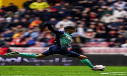 Mehdi Bourabia ilk golünü attı