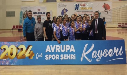 Midi Kızlarda Şampiyon Kayseri Voleybol Kulübü