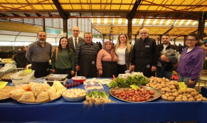 Nilüfer Belediyesi üretici esnafa pazar önlüğü dağıttı