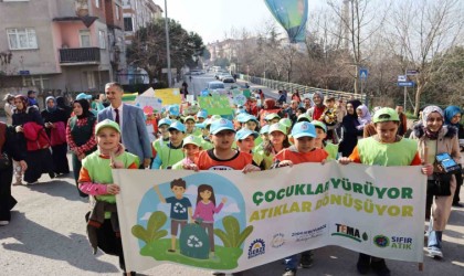Öğrencilerden sıfır atık yürüyüşü