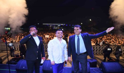 Osmangazi Meydanında coşku sürüyor