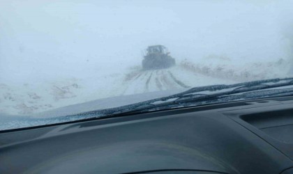 Pervaride mahsur kalan 8 araç kurtarıldı