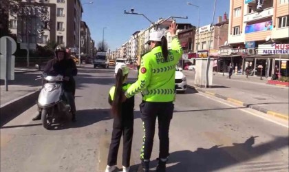 Polis olma hayali kuran minik Adaya büyük sürpriz