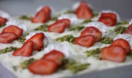 Ramazan sofralarının en renkli tatlısı, güllaç