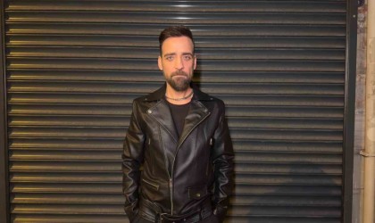 Sanatçı Hüseyin Cengiz Ömür Dediğin şarkısını yorumladı