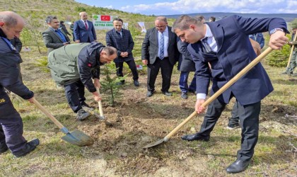 Şehitler için fidan dikildi