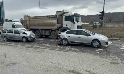 Sivasta kaza: 3 yaralı